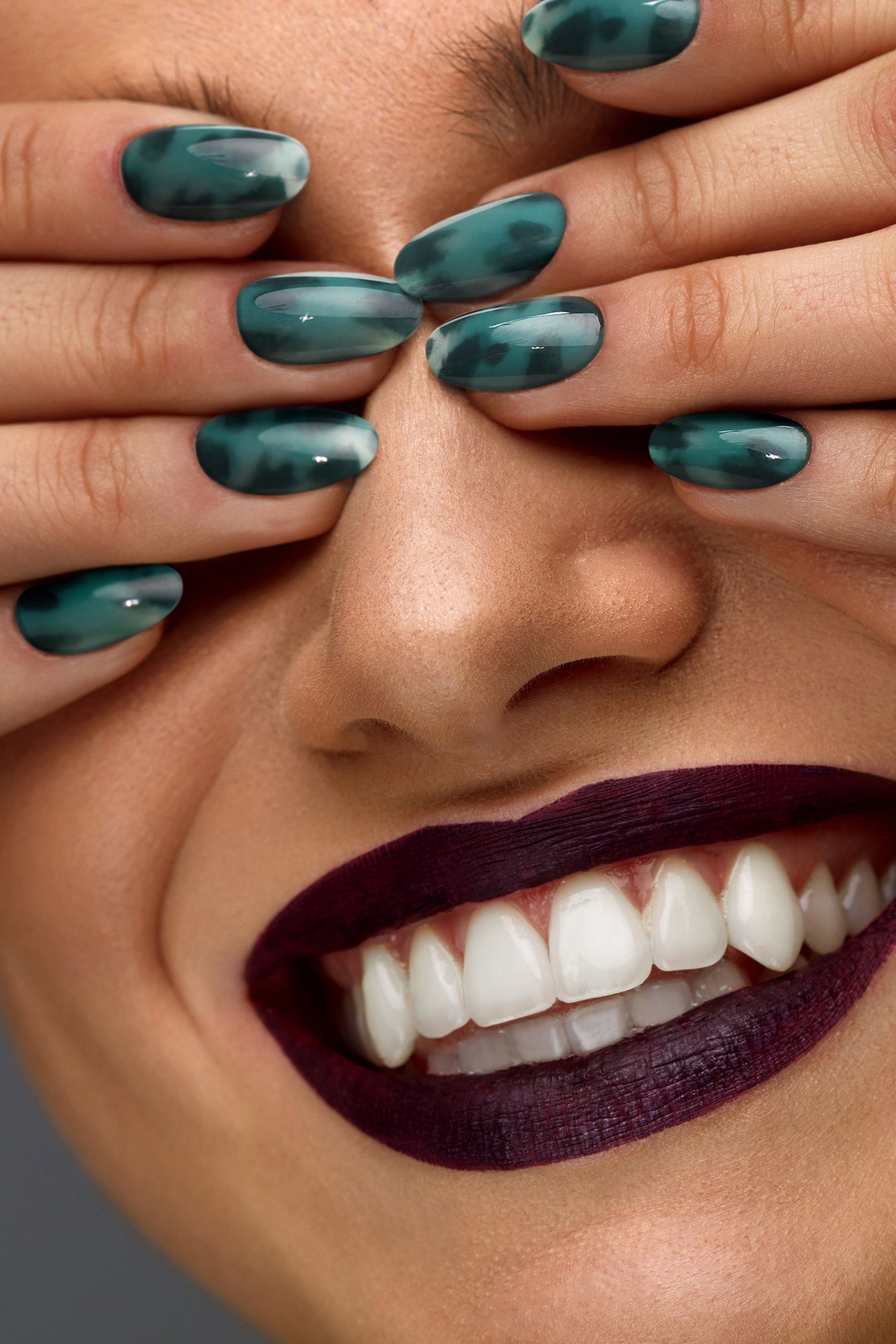 Emerald Amber | Soft & Durable Press-On Nails - Reskined- Best Price in United States